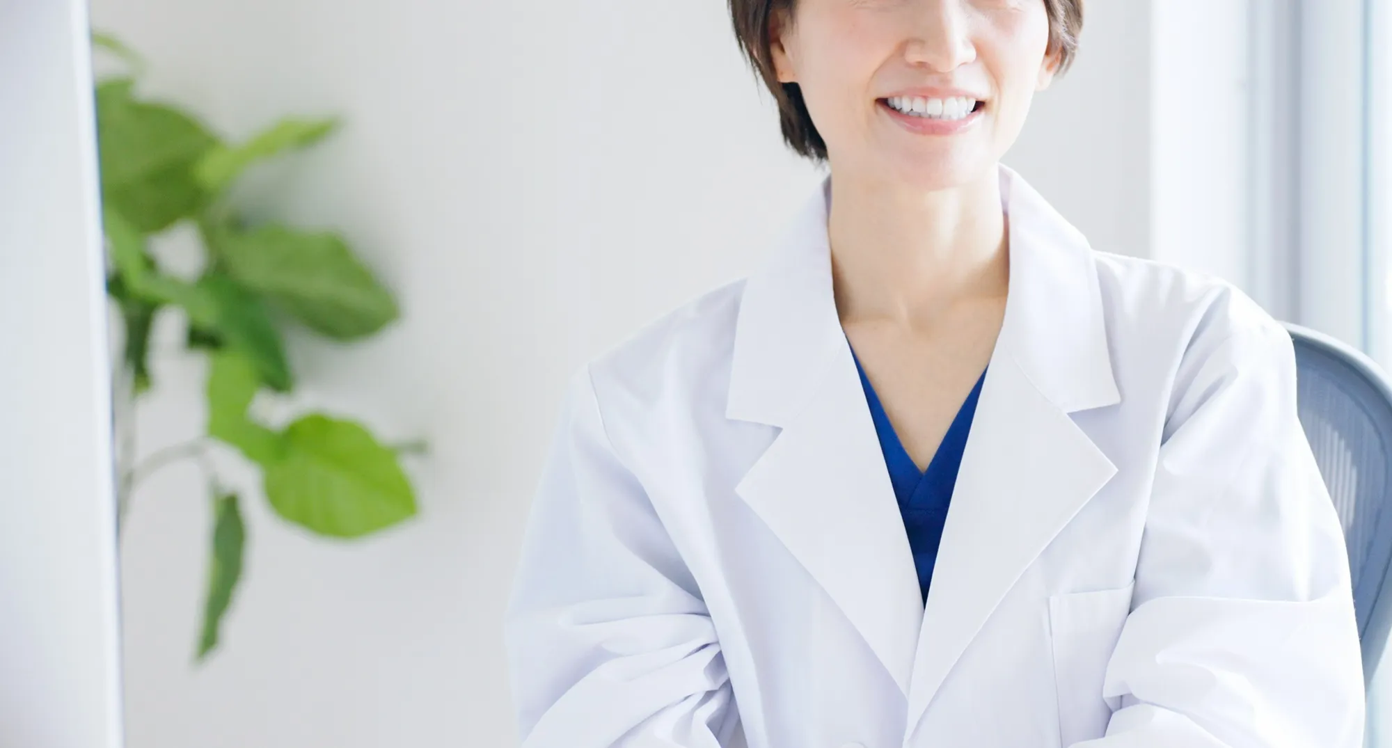 女性医師の画像